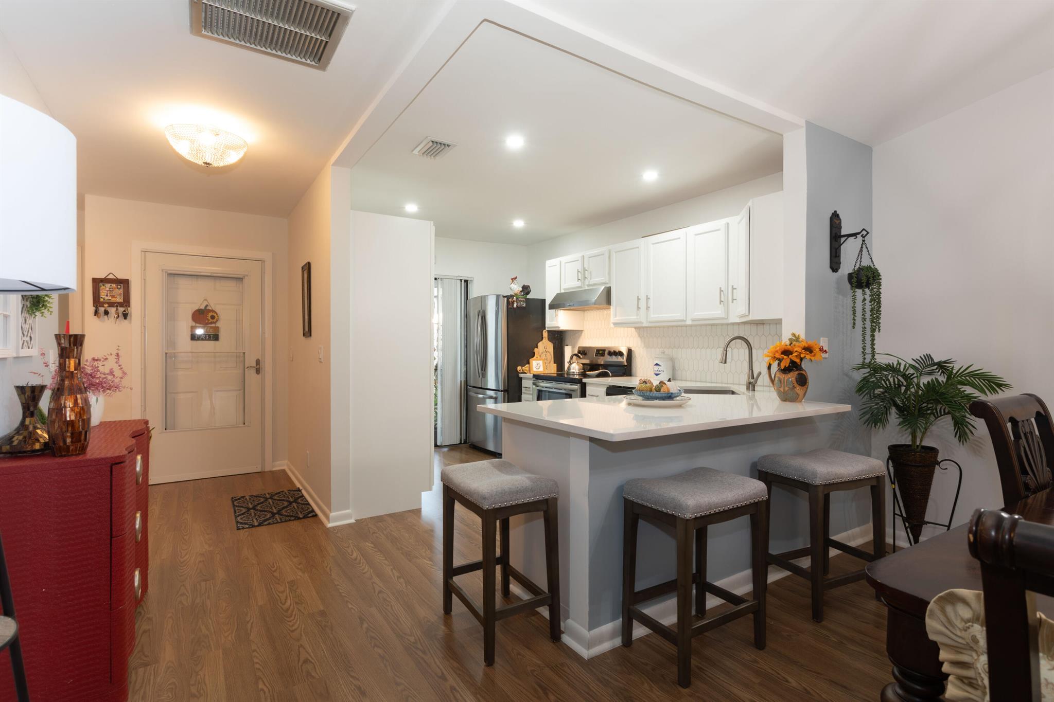 ARBOURS OF THE PALM BEACH - Residential