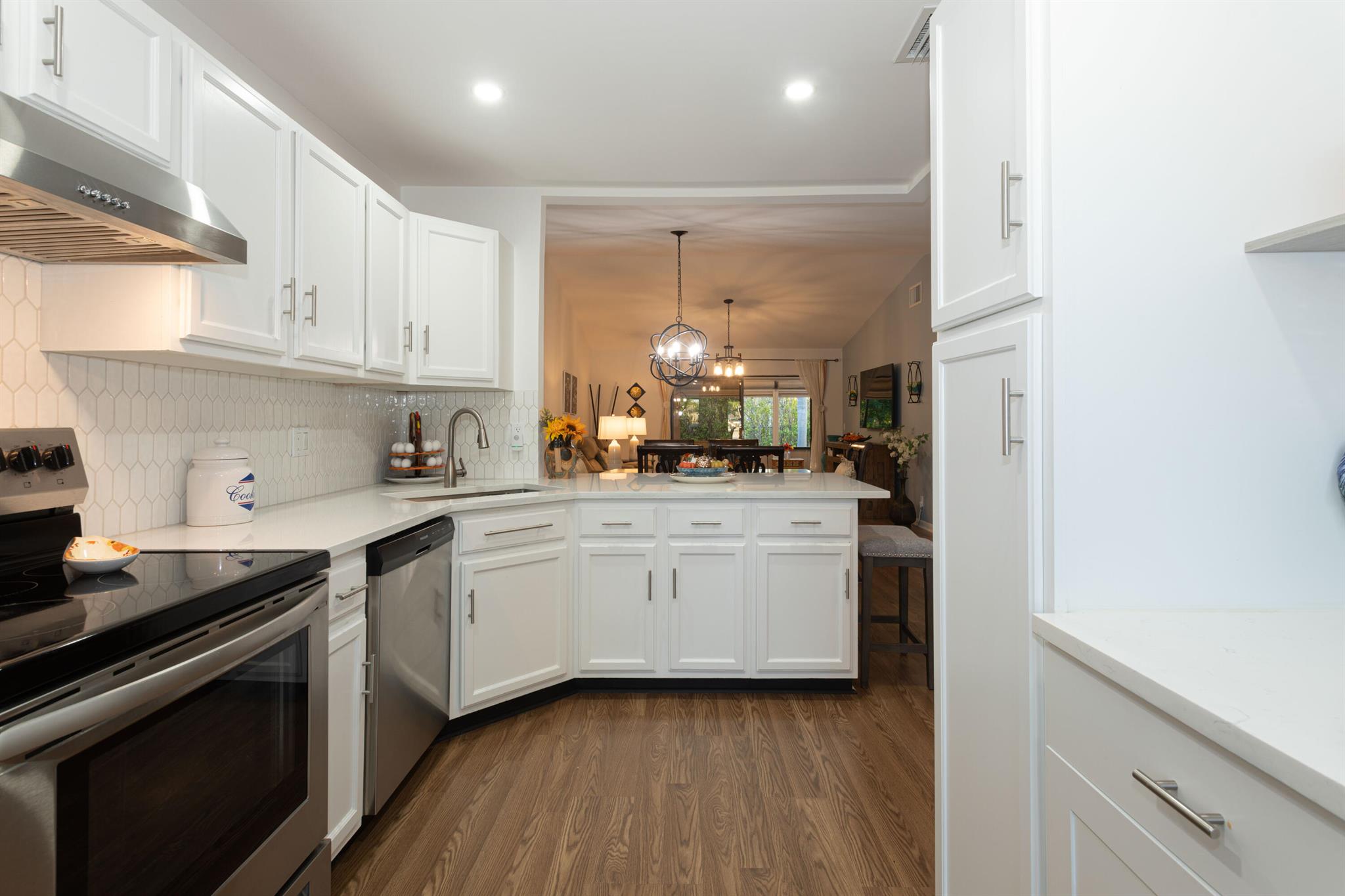 ARBOURS OF THE PALM BEACH - Residential