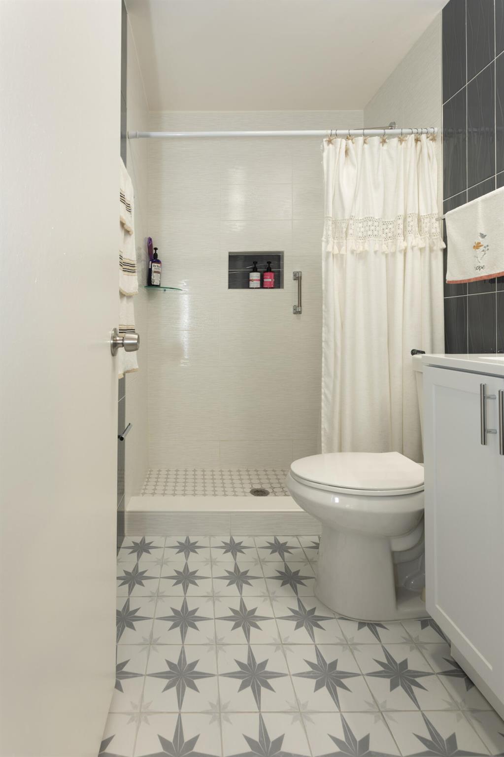 ARBOURS OF THE PALM BEACH - Residential