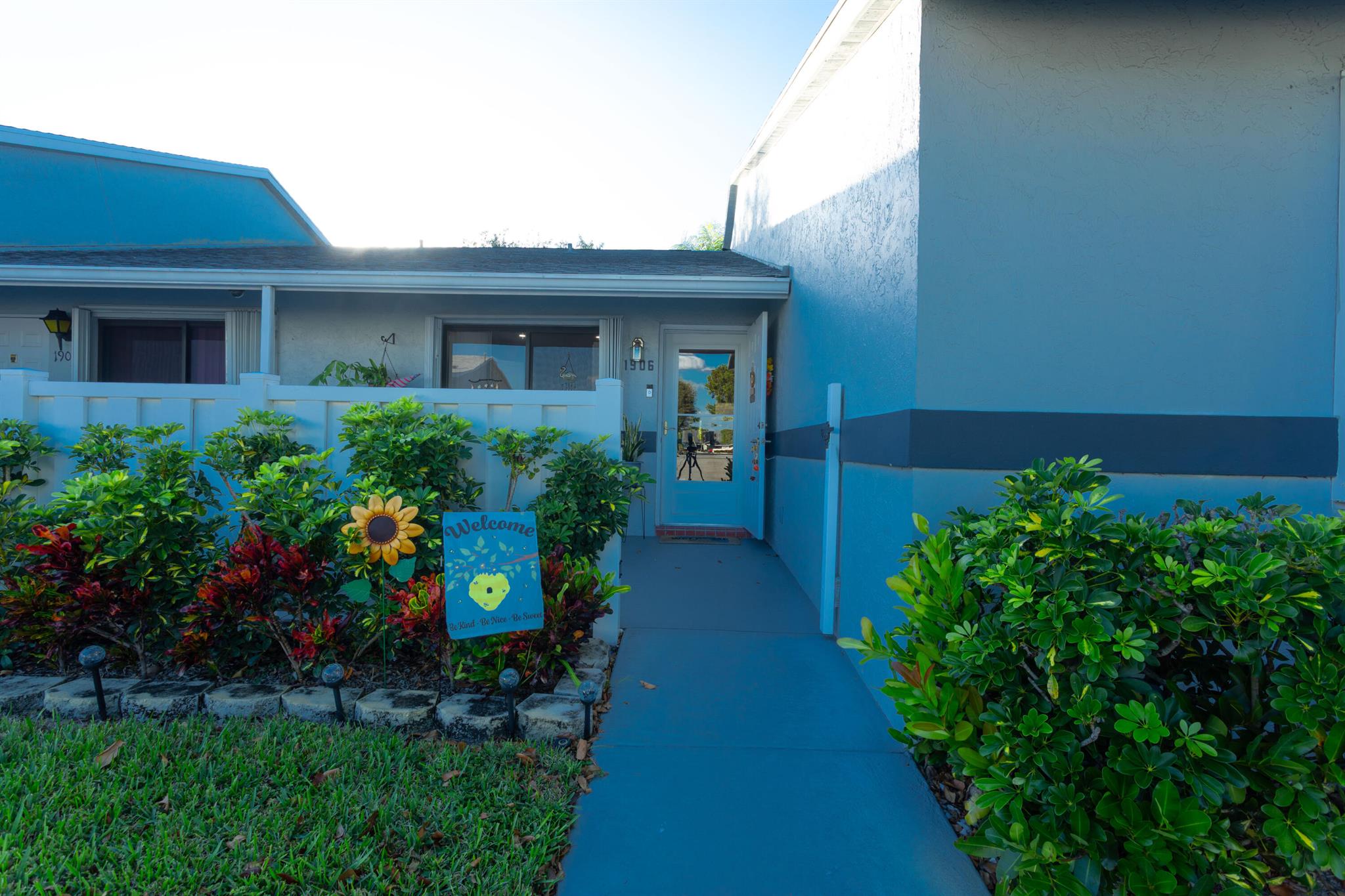 ARBOURS OF THE PALM BEACH - Residential