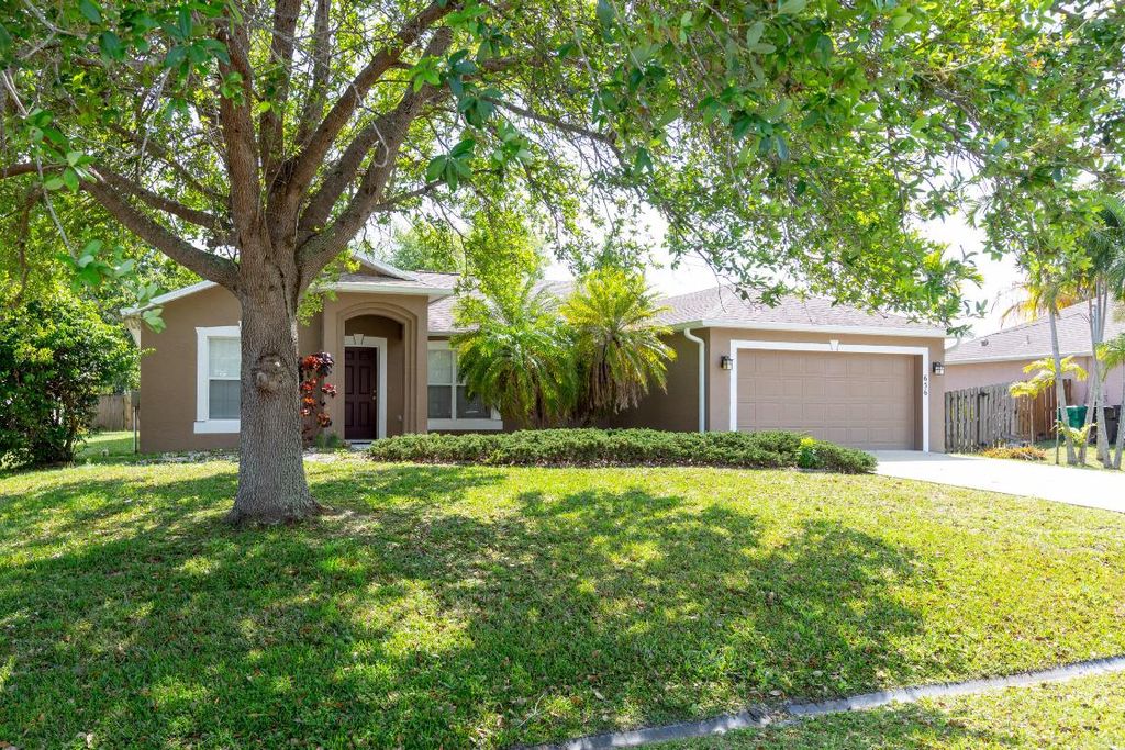 Photo of 656 SW Lucero Drive, Port Saint Lucie, FL 34983 (MLS # R10969436)