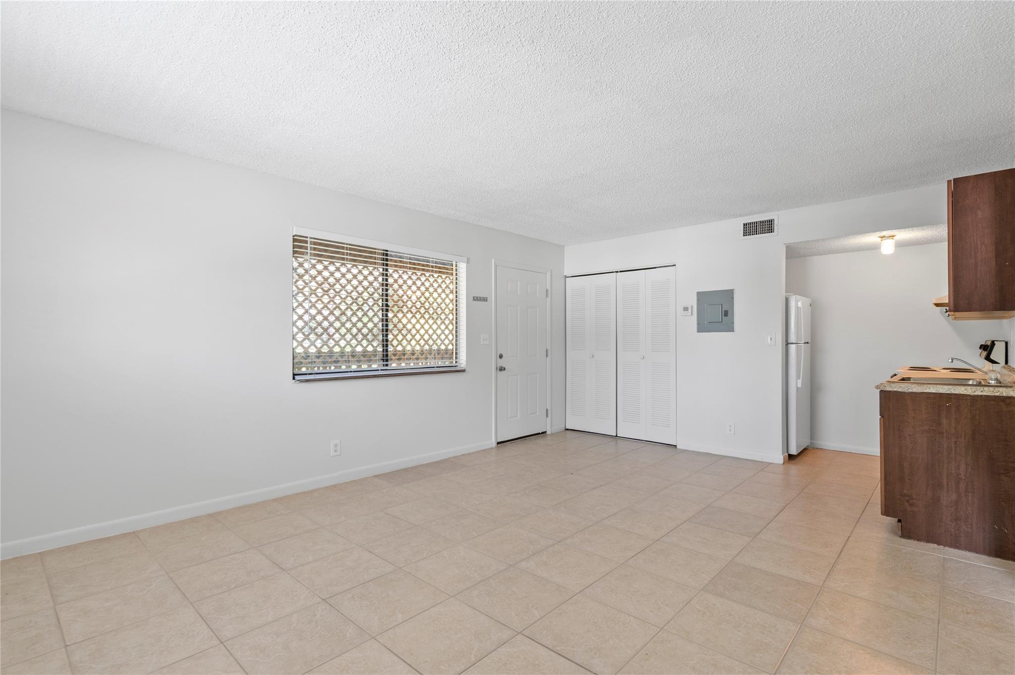 2082 NW 43rd Ter 8