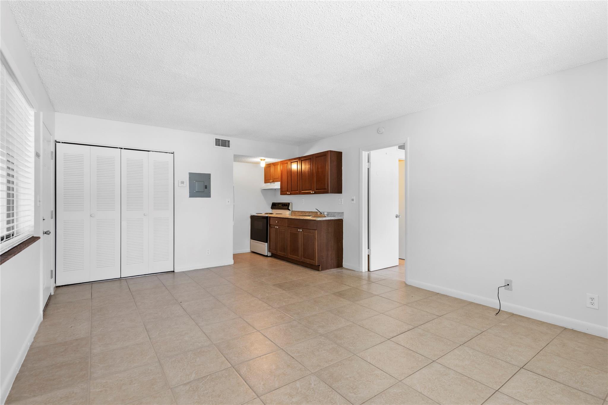 2082 NW 43rd Ter 8