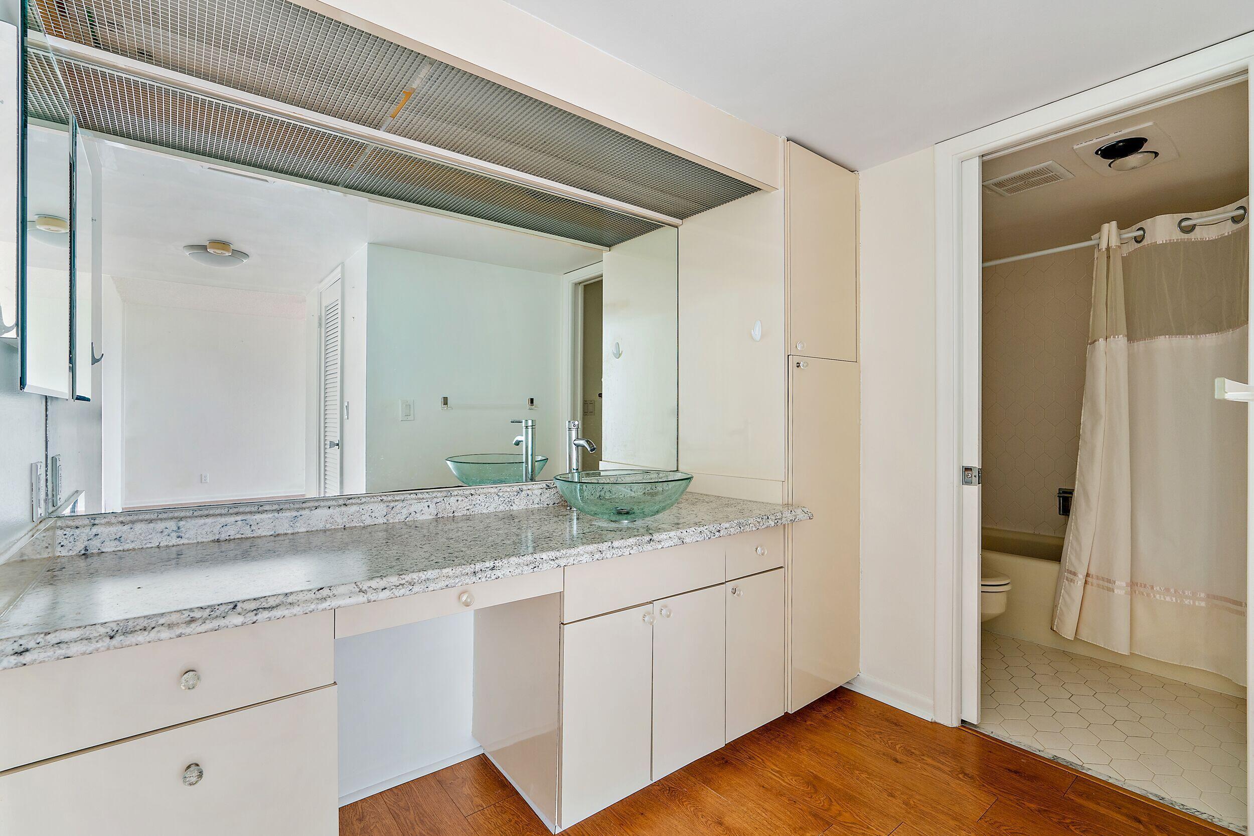 LANDS OF THE PRESIDENT CONDO 3 - Residential Lease