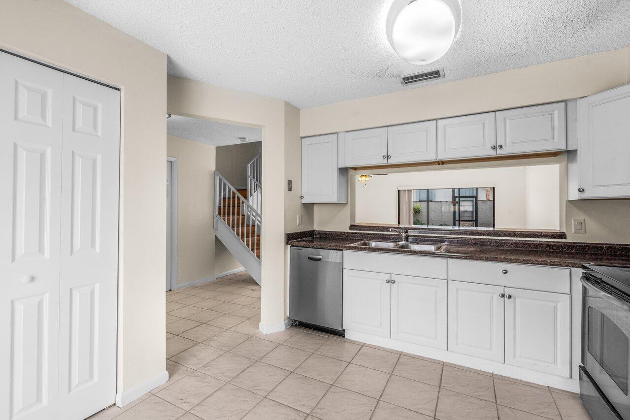 SANDALFOOT COVE SEC 12 - Residential Lease