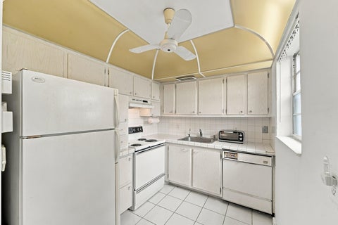 Tiny photo for 116 LYNDHURST F #116, Deerfield Beach, FL 33442 (MLS # B26087927)
