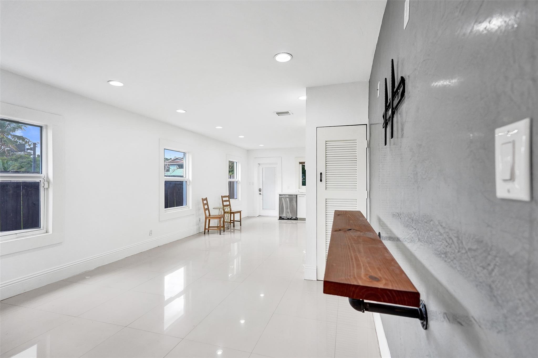 RIVERSIDE NO 3 - Residential