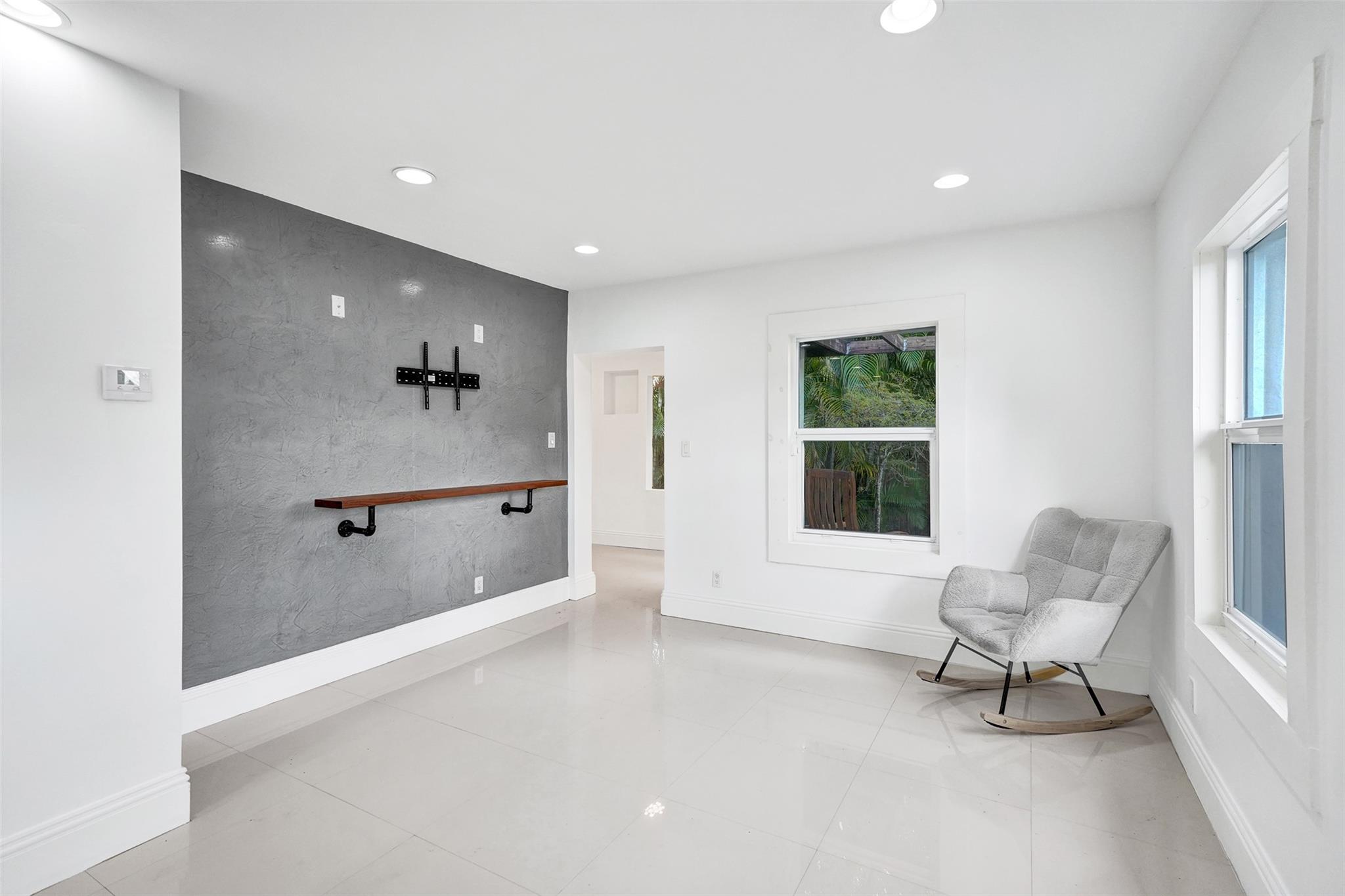 RIVERSIDE NO 3 - Residential