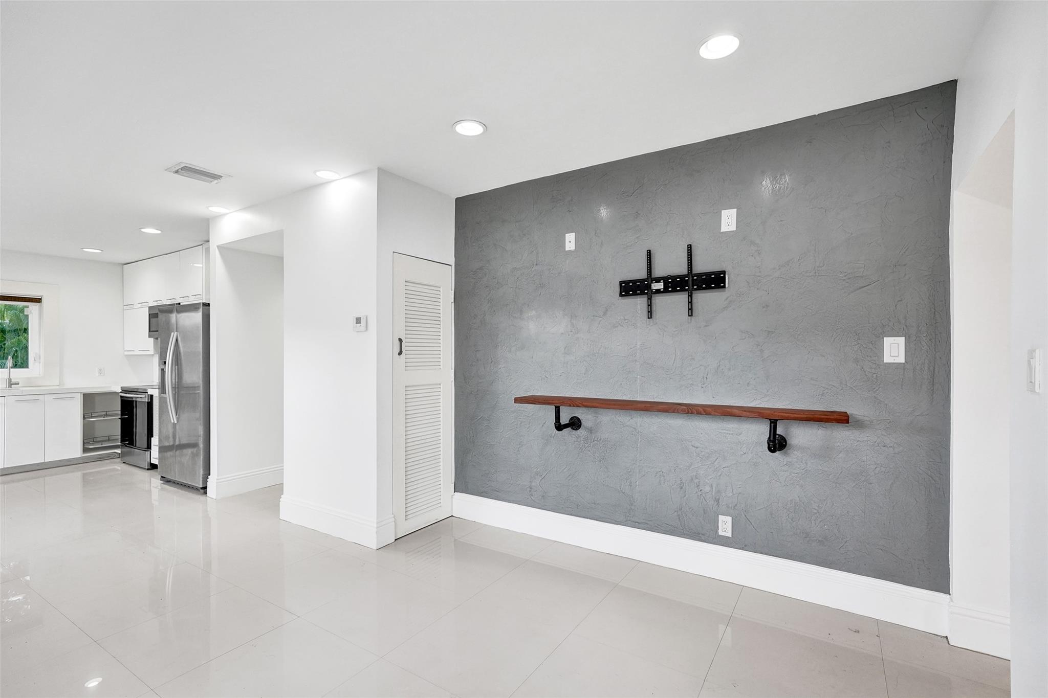 RIVERSIDE NO 3 - Residential