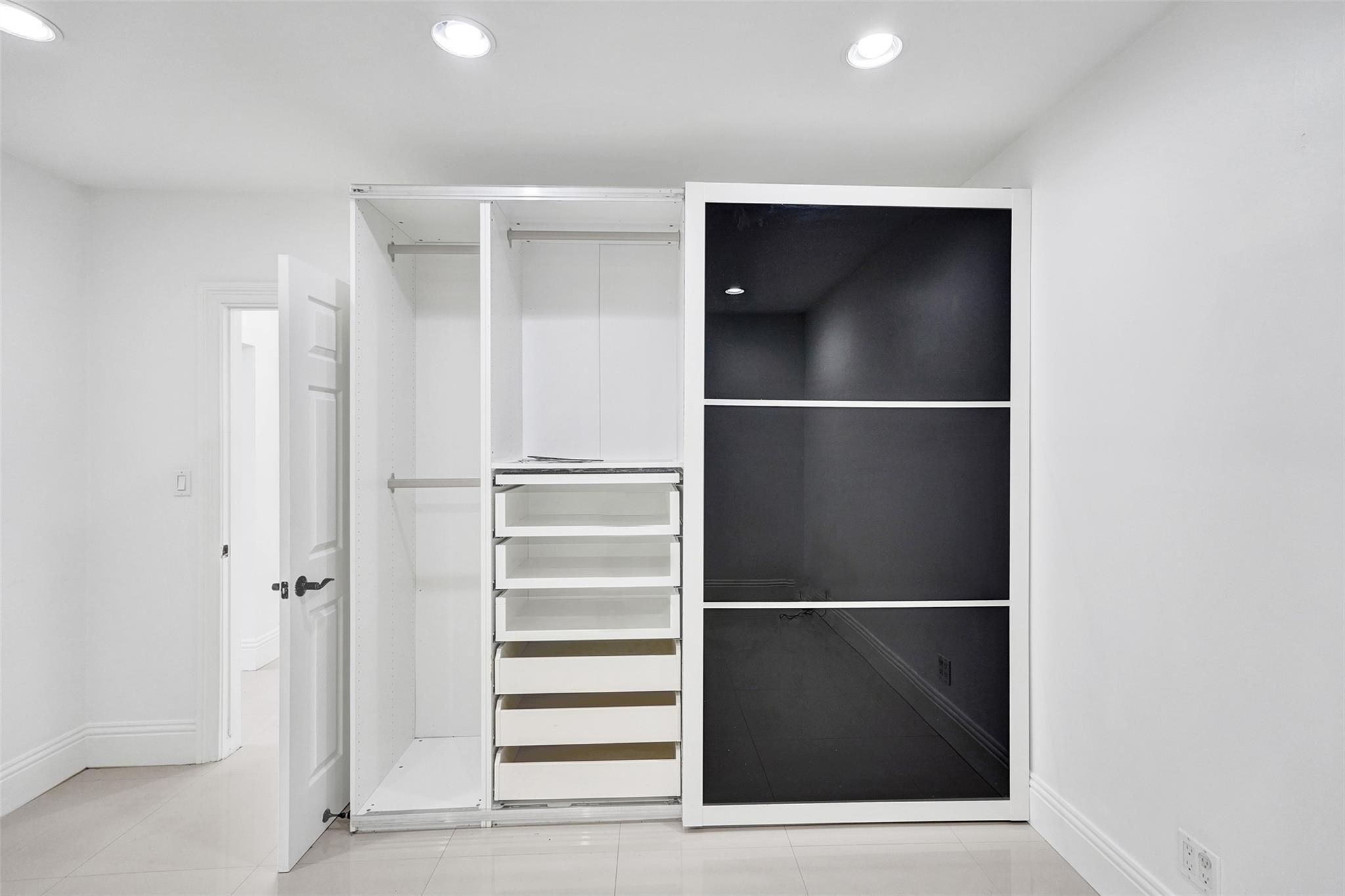 RIVERSIDE NO 3 - Residential