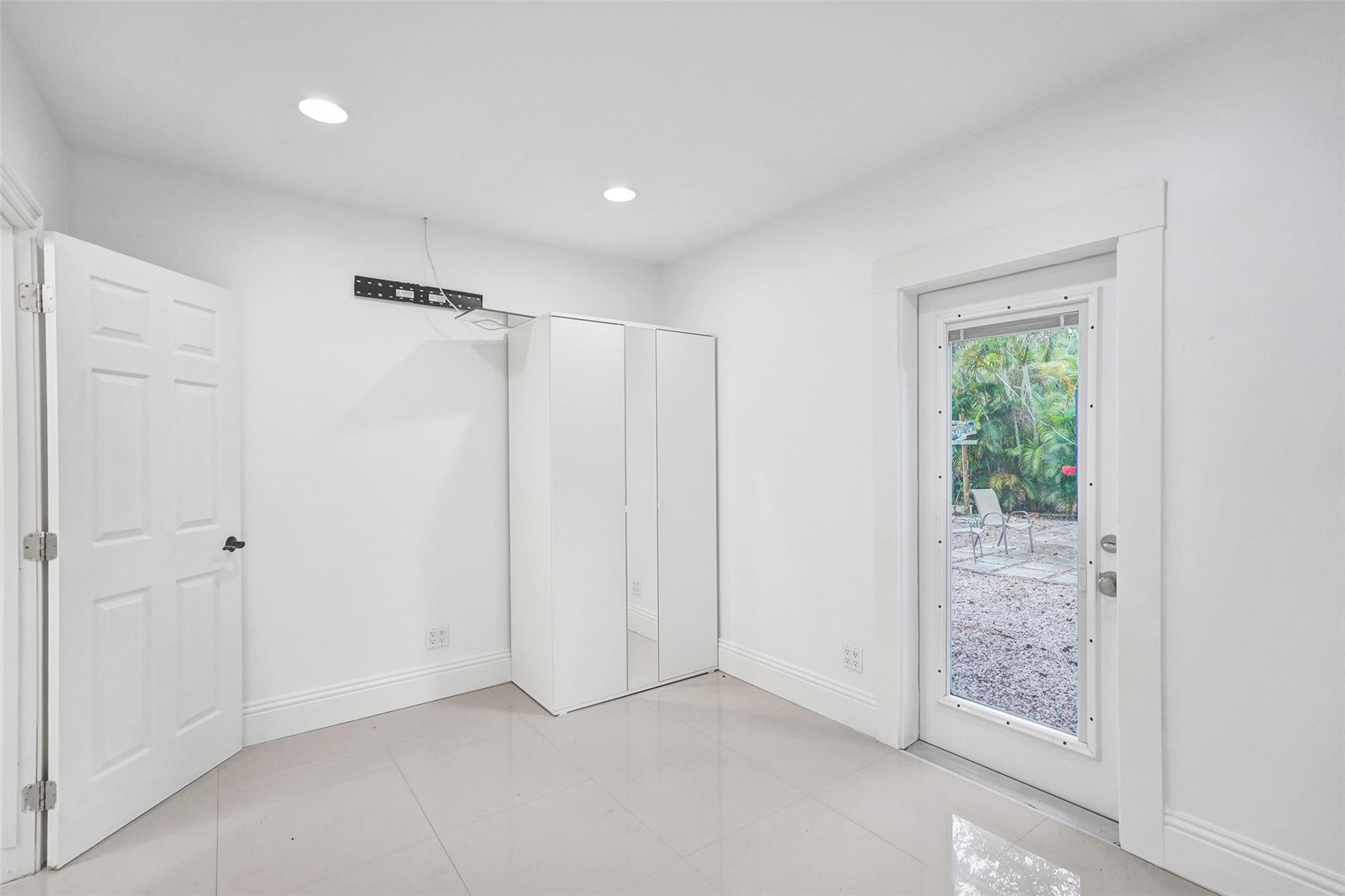 RIVERSIDE NO 3 - Residential