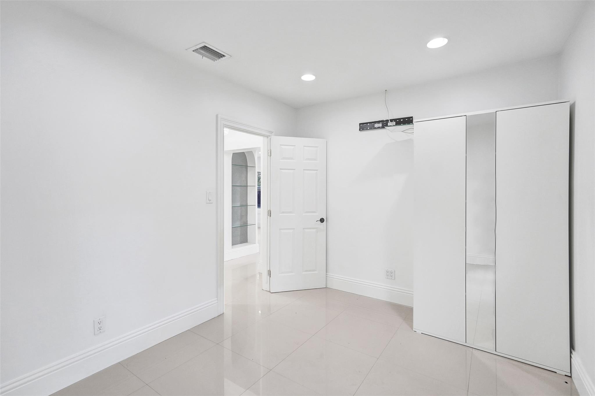 RIVERSIDE NO 3 - Residential