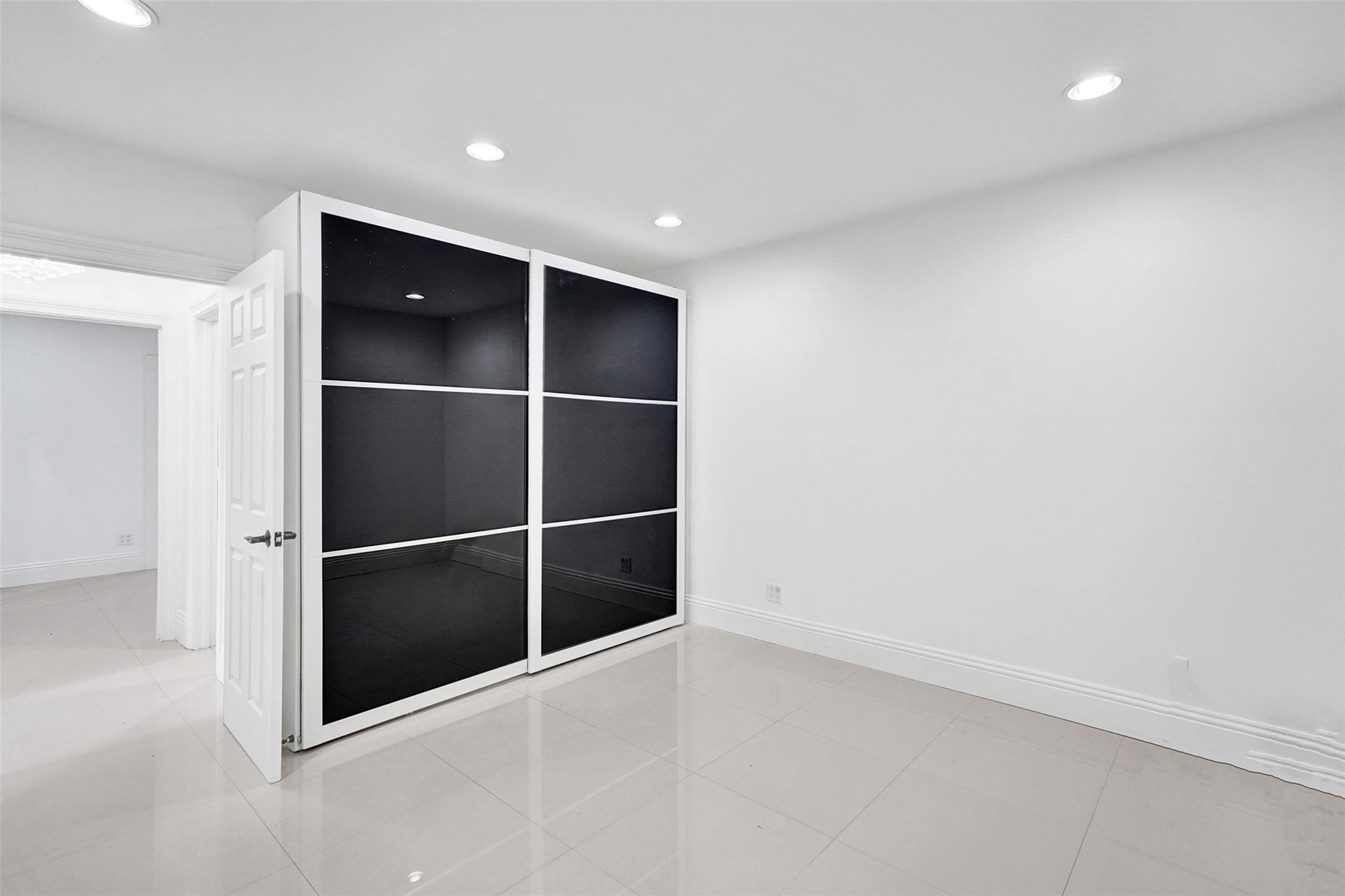 RIVERSIDE NO 3 - Residential