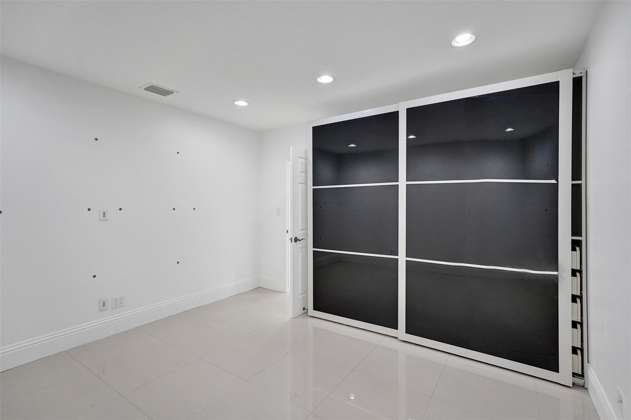 RIVERSIDE NO 3 - Residential