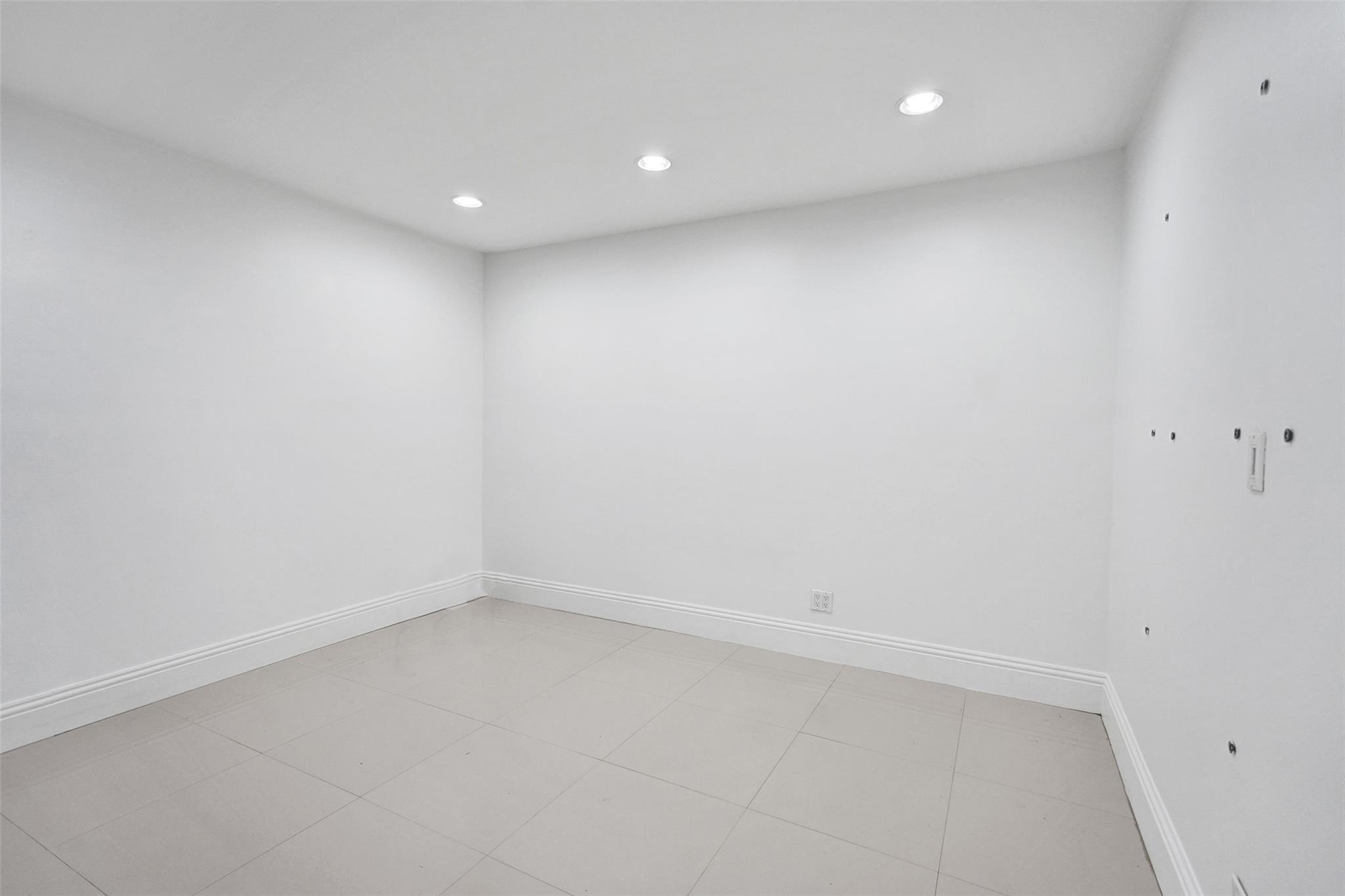 RIVERSIDE NO 3 - Residential