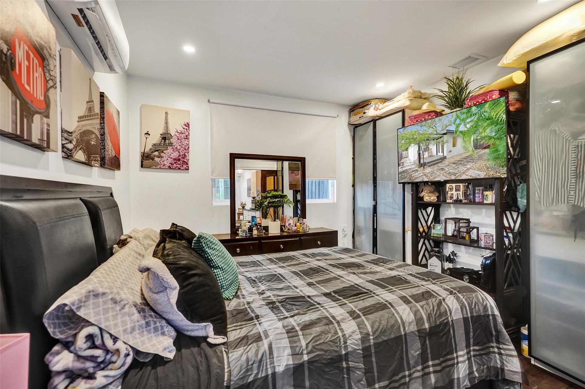 RIVERSIDE NO 3 - Residential