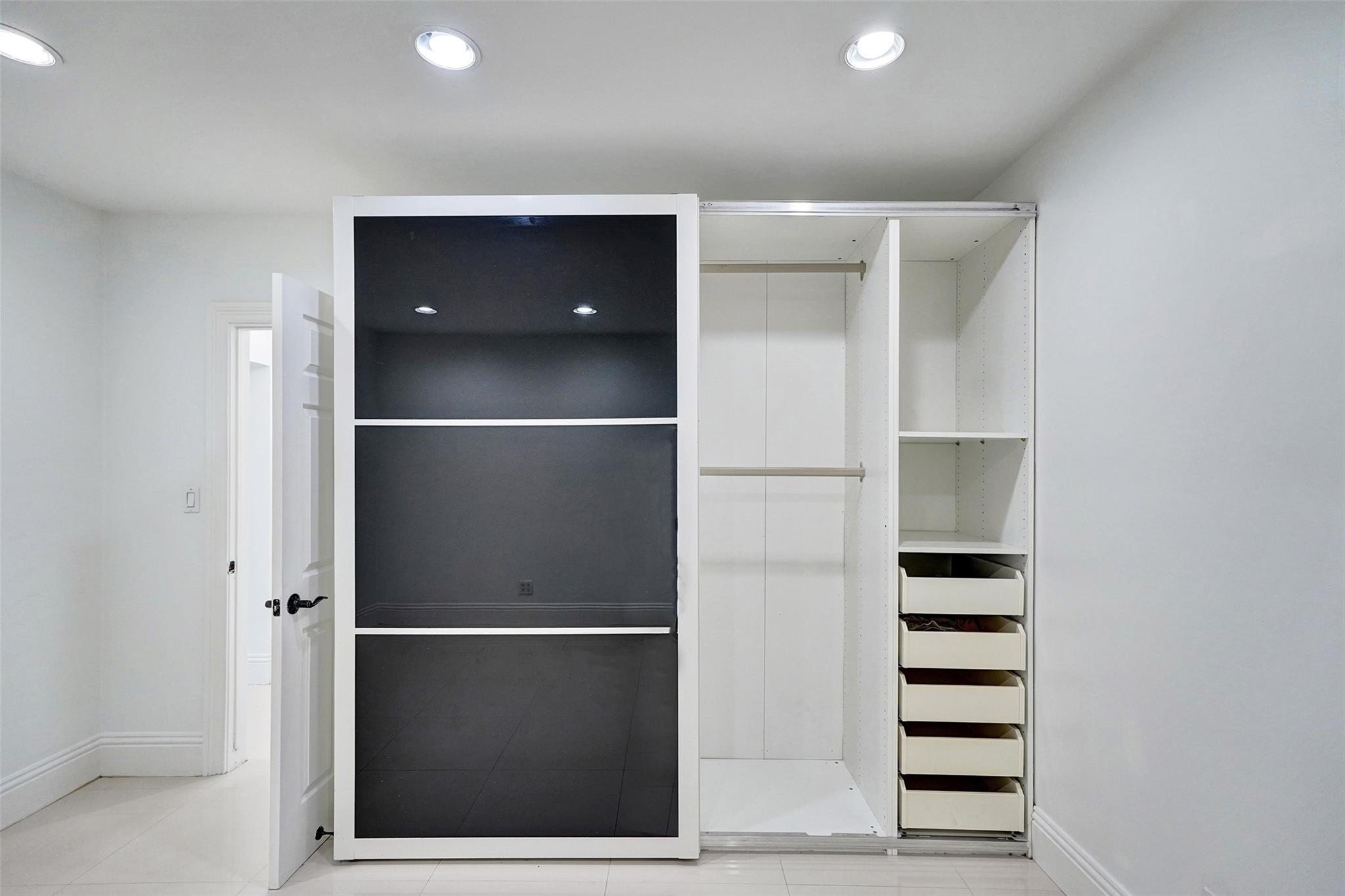 RIVERSIDE NO 3 - Residential