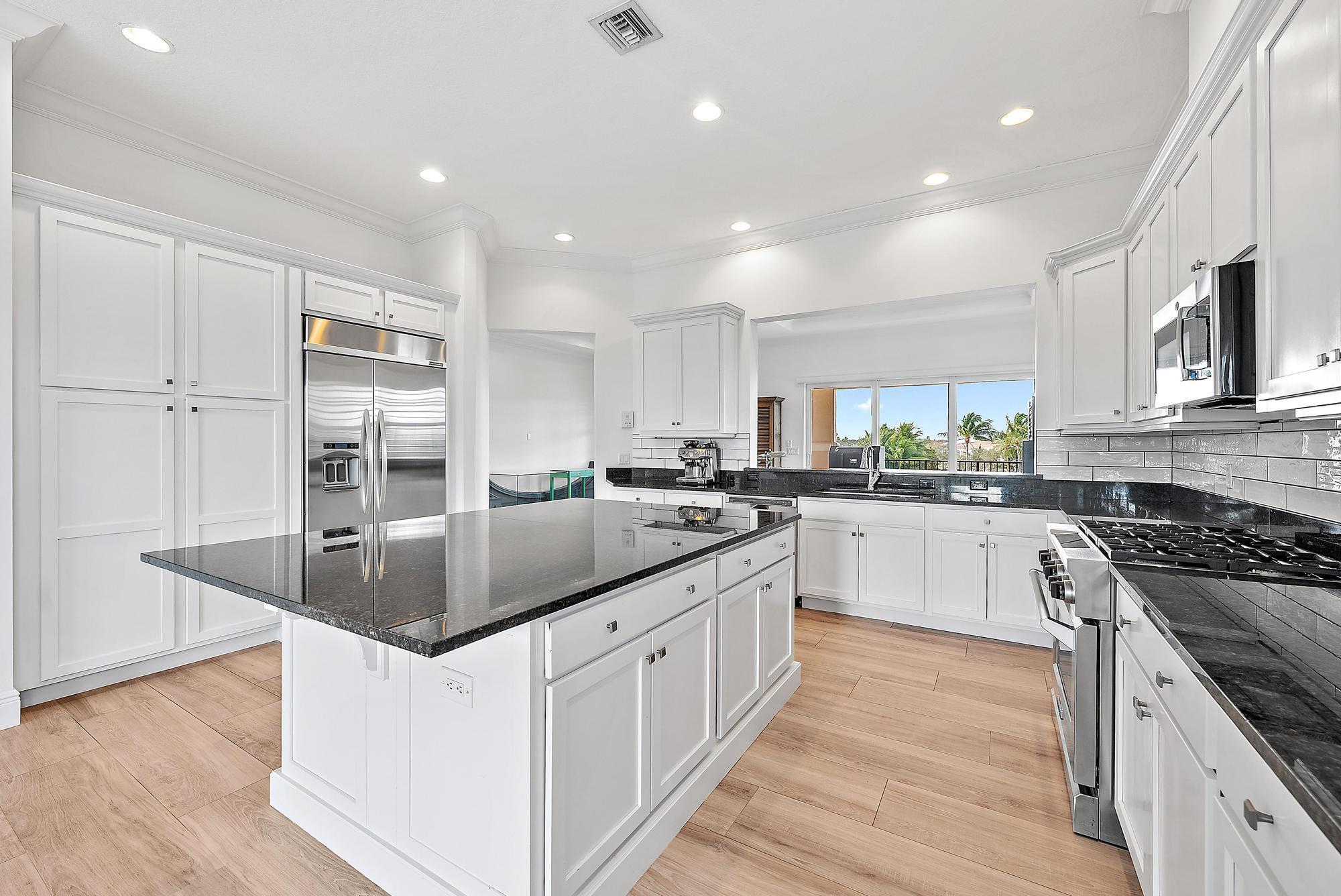 CARRIAGE HOMES AT FRENCHM - Residential