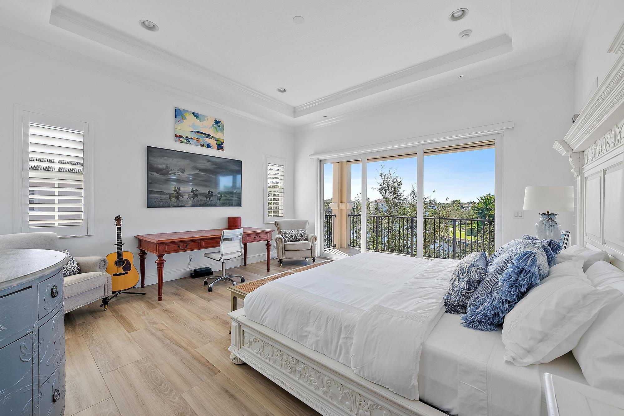 CARRIAGE HOMES AT FRENCHM - Residential