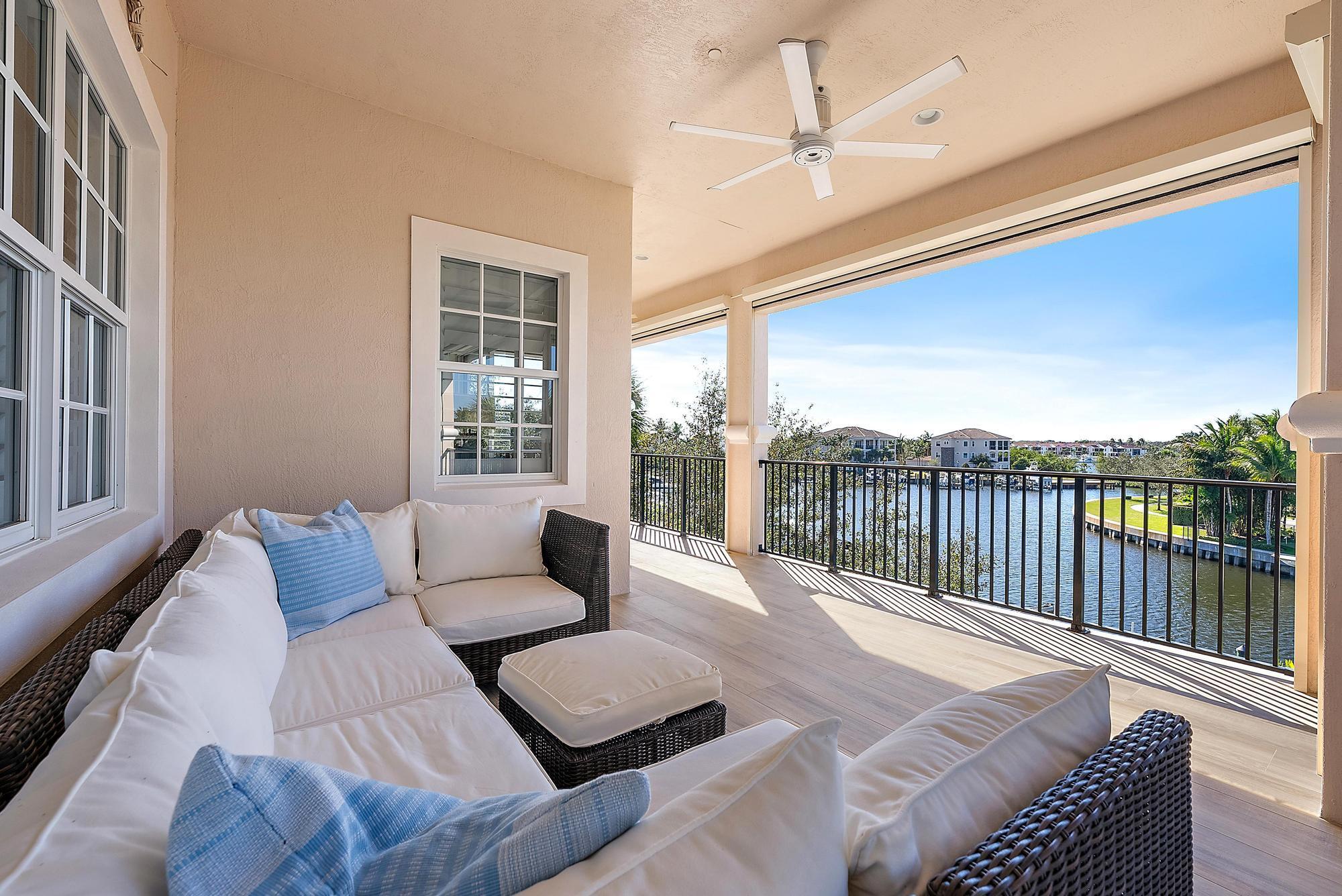 CARRIAGE HOMES AT FRENCHM - Residential