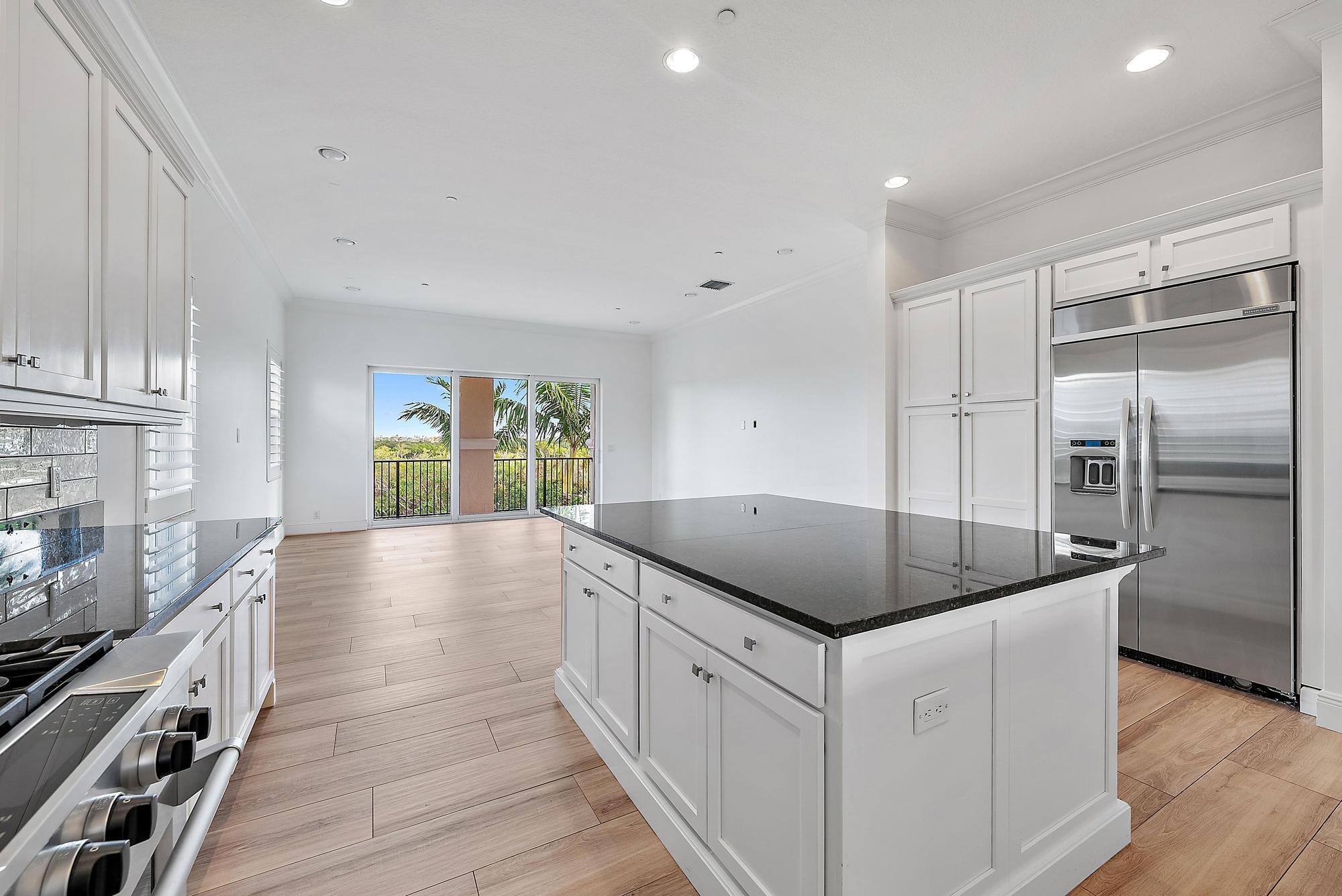 CARRIAGE HOMES AT FRENCHM - Residential