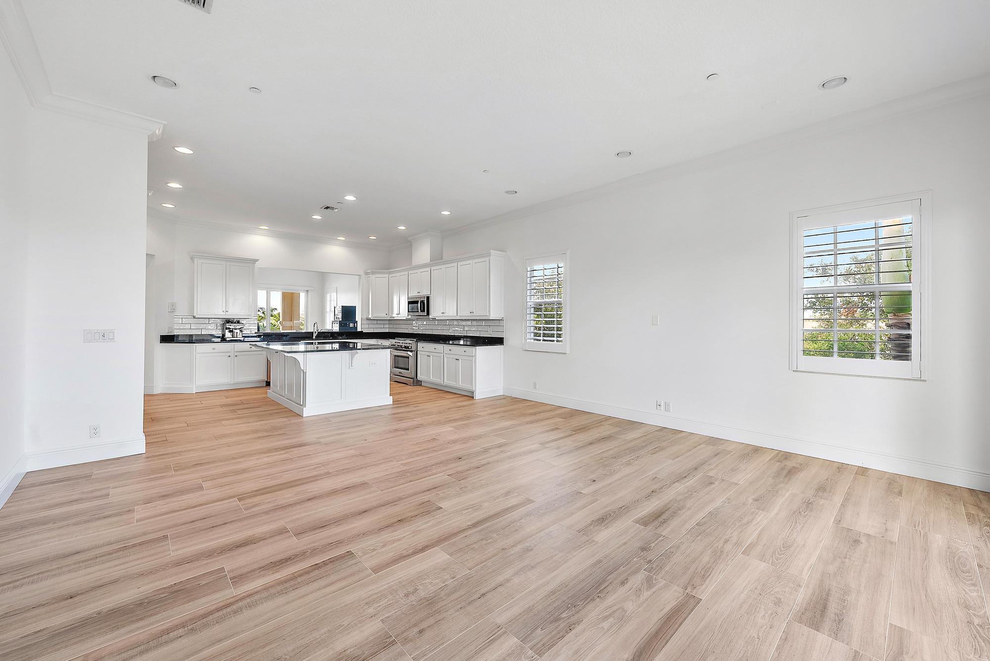 CARRIAGE HOMES AT FRENCHM - Residential