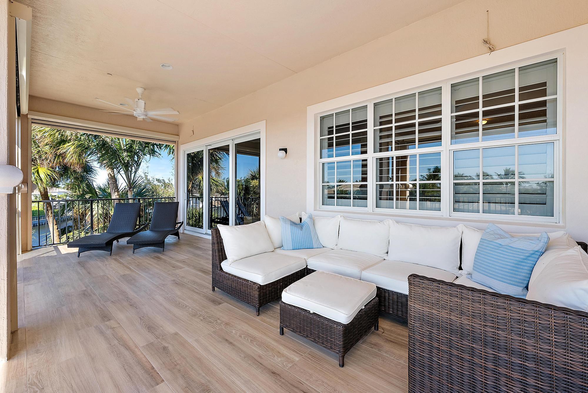 CARRIAGE HOMES AT FRENCHM - Residential