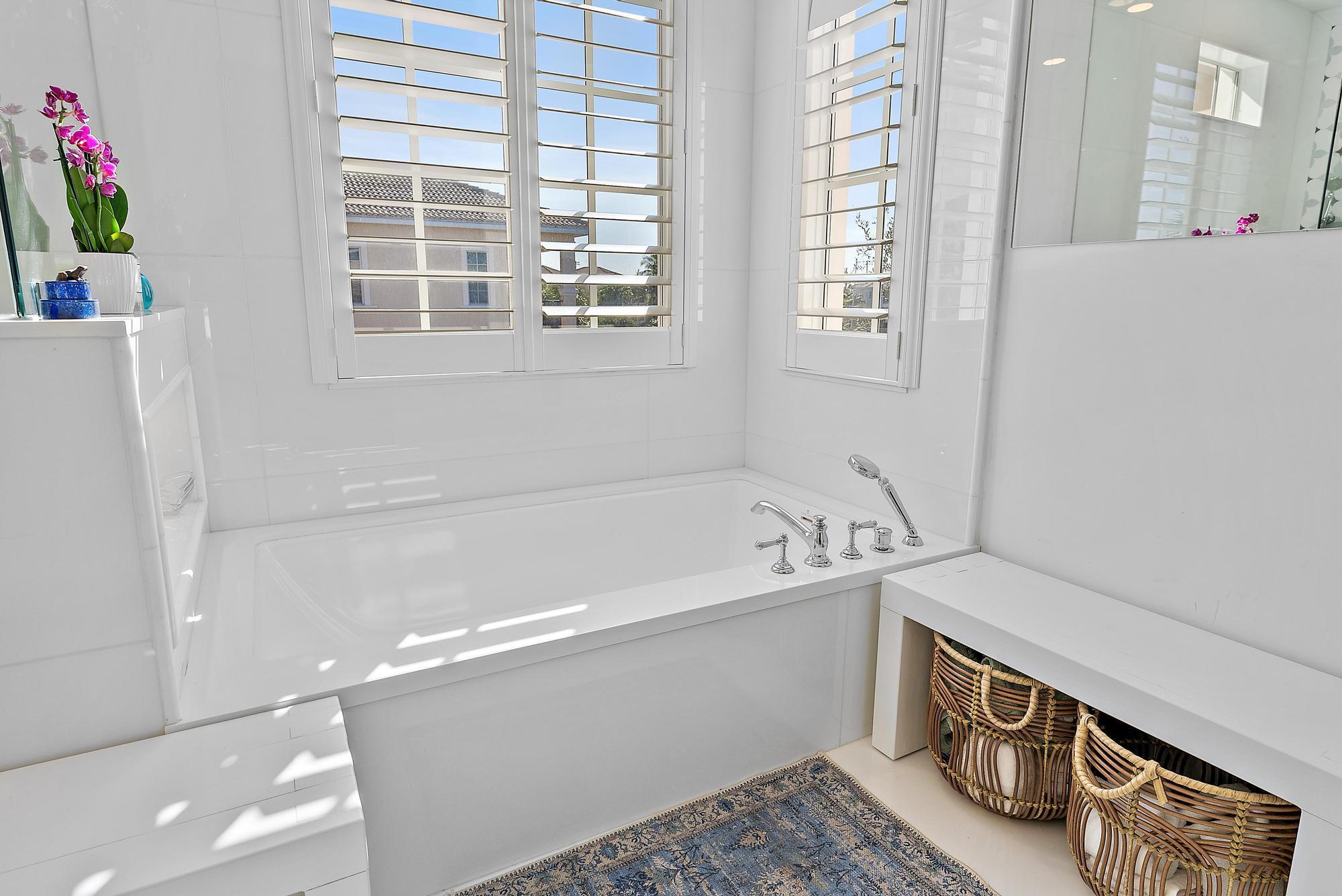 CARRIAGE HOMES AT FRENCHM - Residential