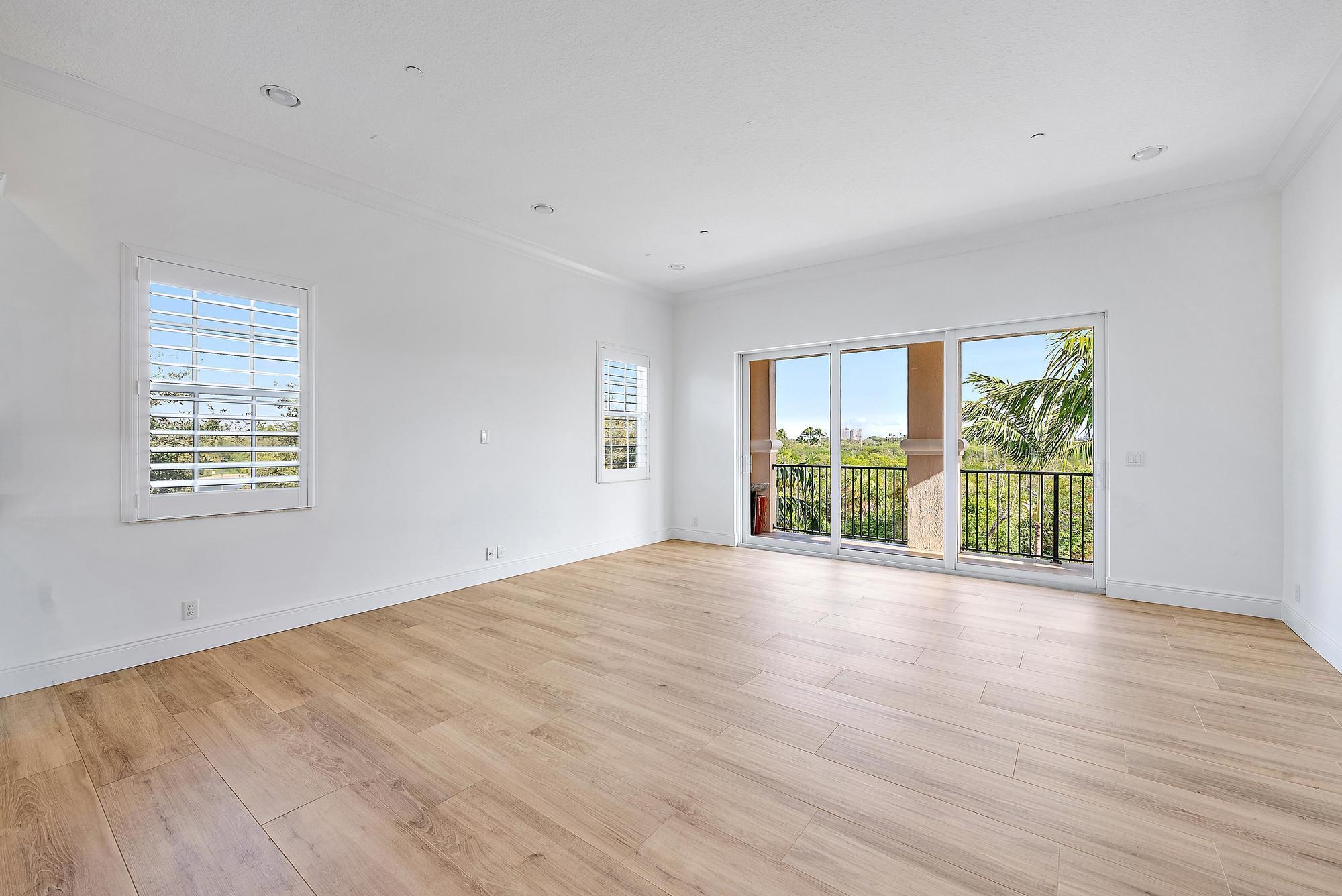 CARRIAGE HOMES AT FRENCHM - Residential