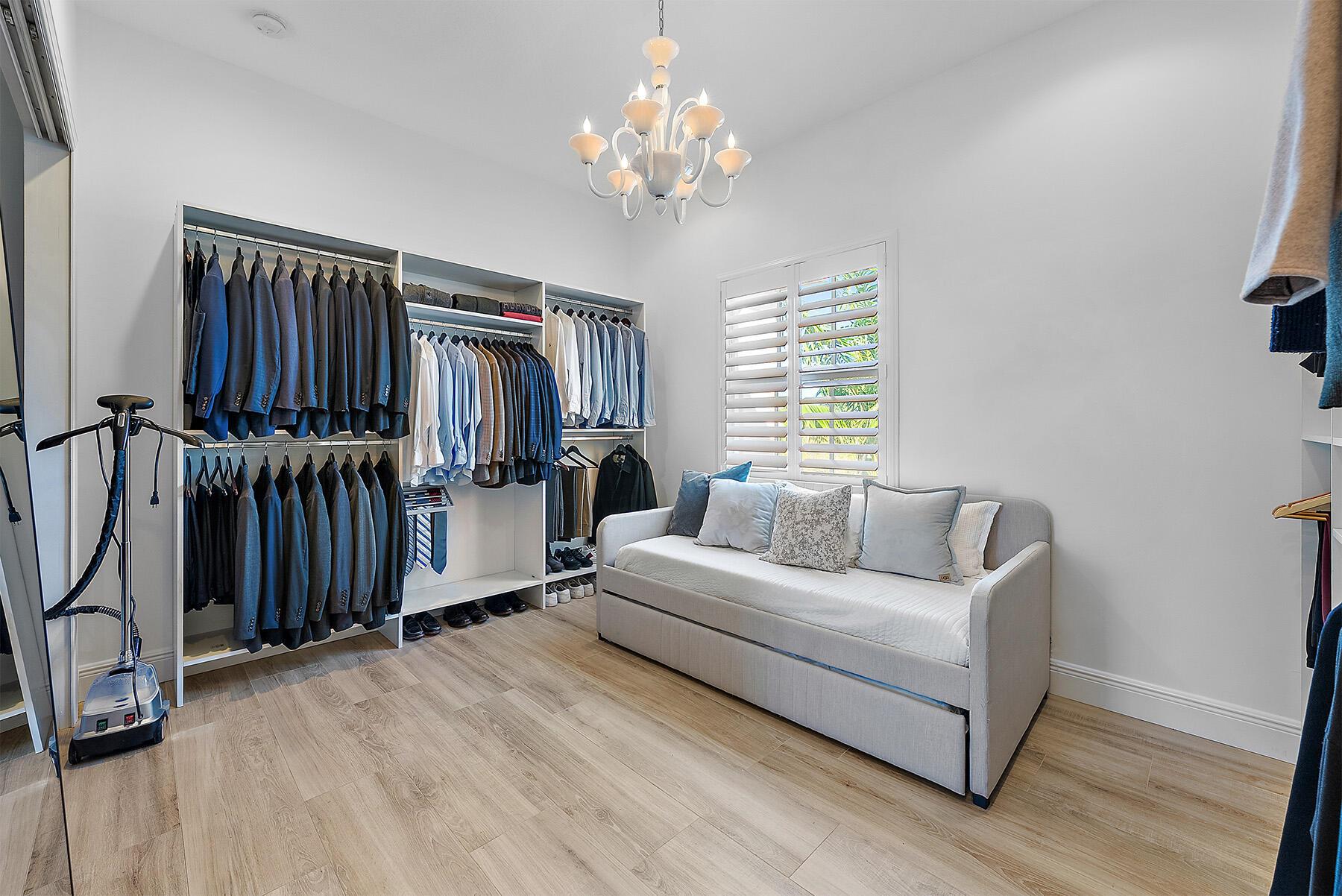 CARRIAGE HOMES AT FRENCHM - Residential