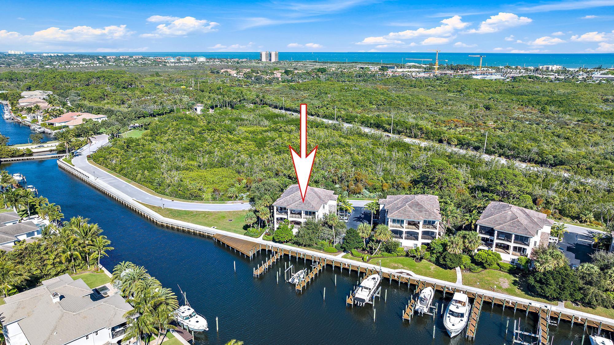 CARRIAGE HOMES AT FRENCHM - Residential