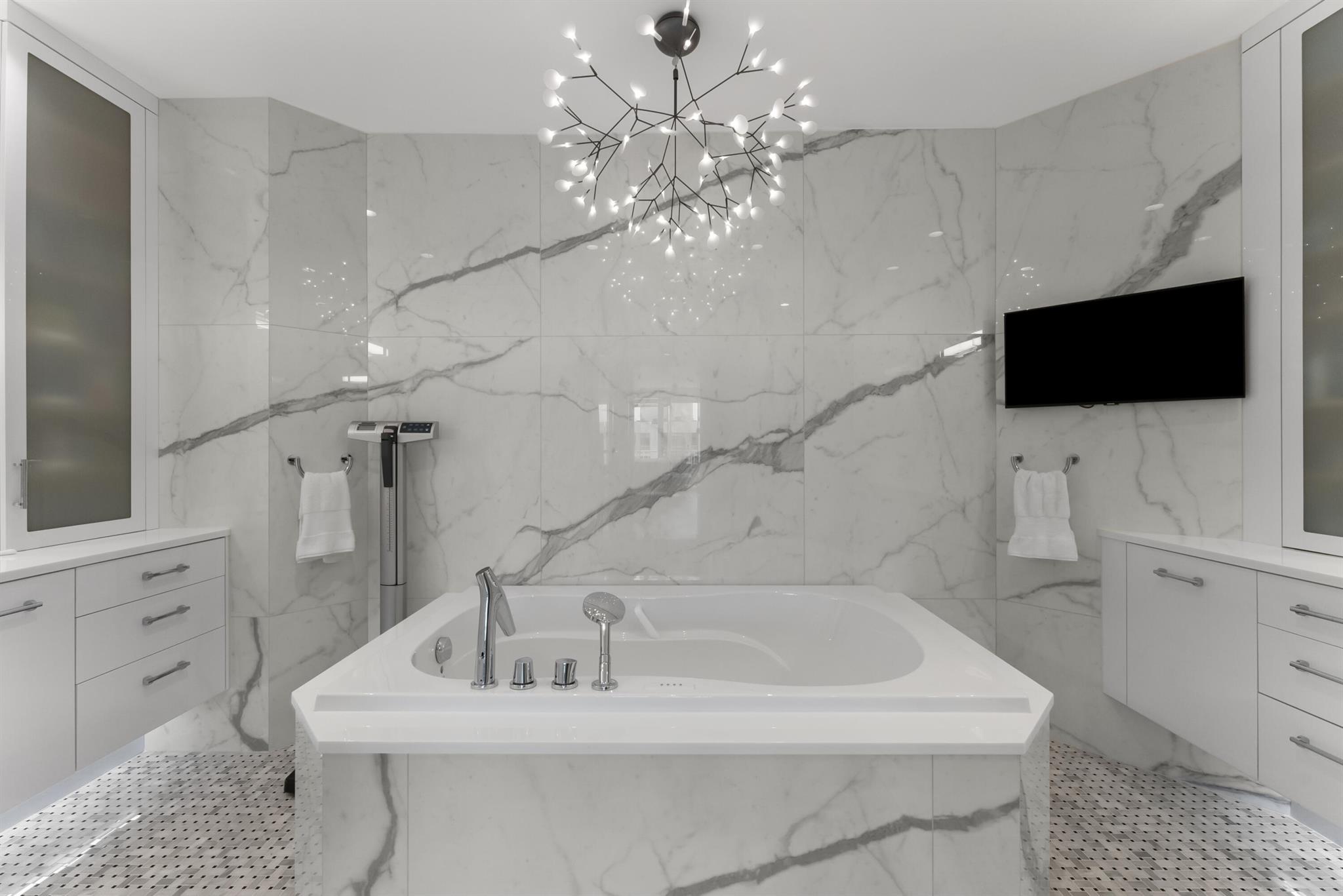 FAIRWAY POINT - Residential