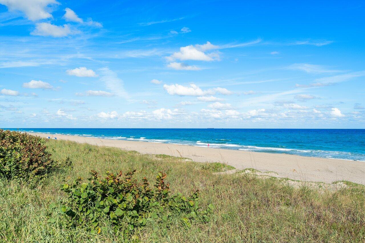 TWENTY SEVEN SEVENTY SOUTH OCEAN BLVD - Residential