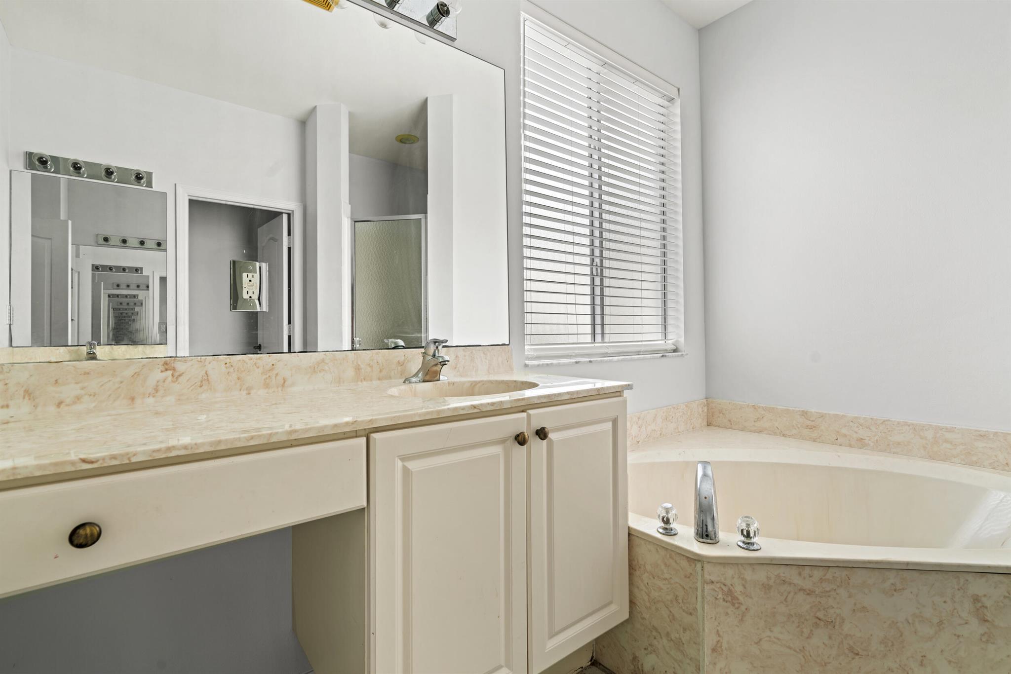 Port St Lucie, Florida 34987, United States, 3 Bedrooms Bedrooms, ,2 BathroomsBathrooms,Residential,Active,223827