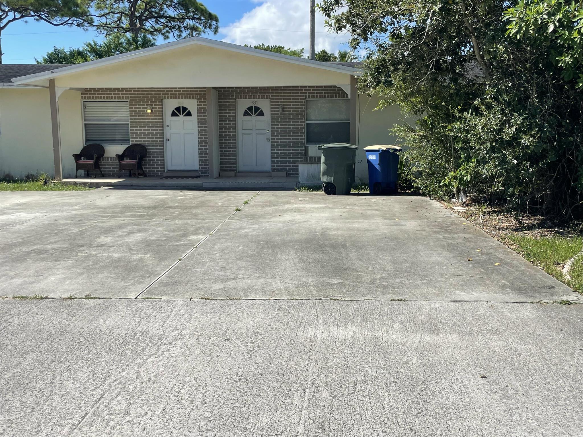 Come see this beautiful home in Fort Pierce. It is a 2 bedroom 1 Bath duplex. This home will go fast! NO SMOKING NO ANIMALS ALLOWED