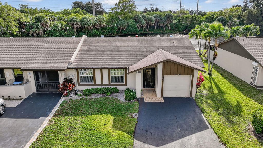 Photo of 5404 Viburnum Circle, Delray Beach, FL 33484 (MLS # R11168935)