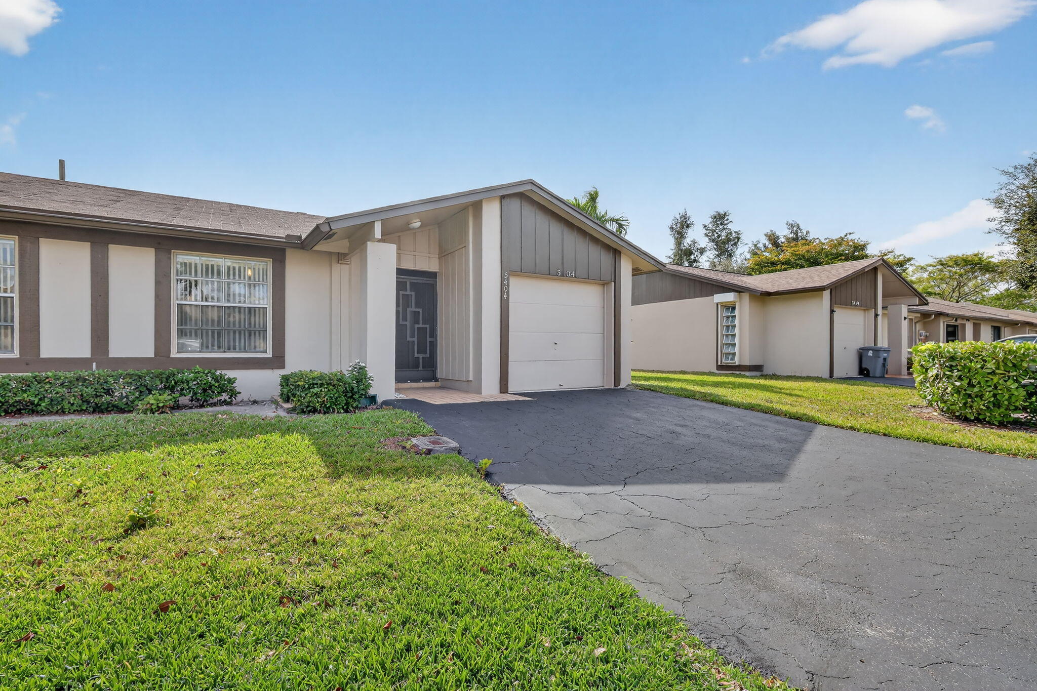 LAS VERDES (KINGS POINT 8) - Residential