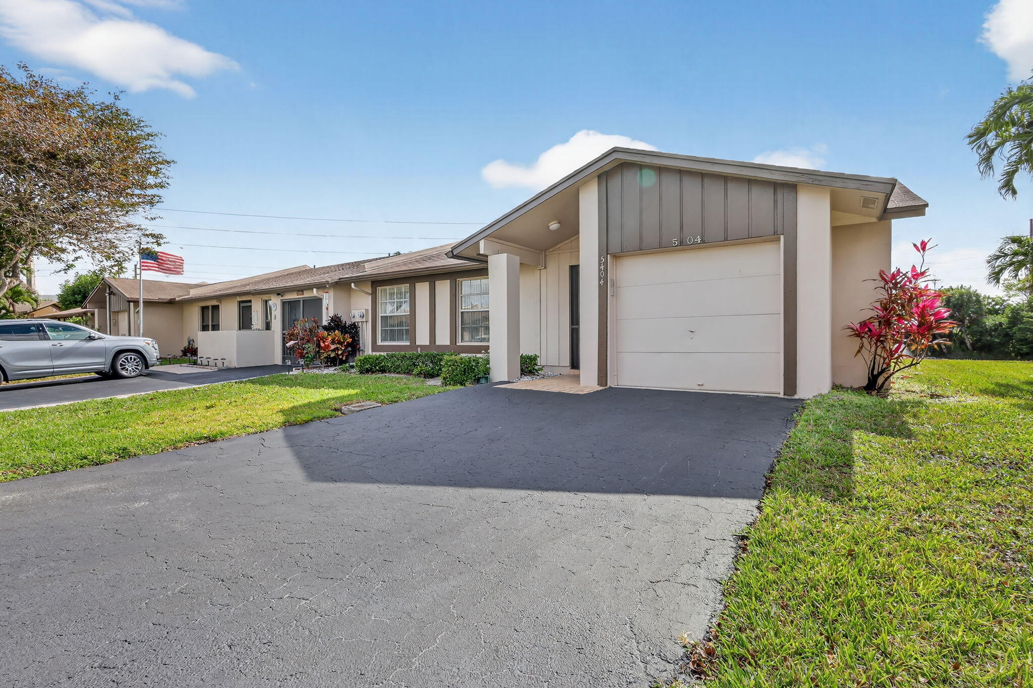 LAS VERDES (KINGS POINT 8) - Residential