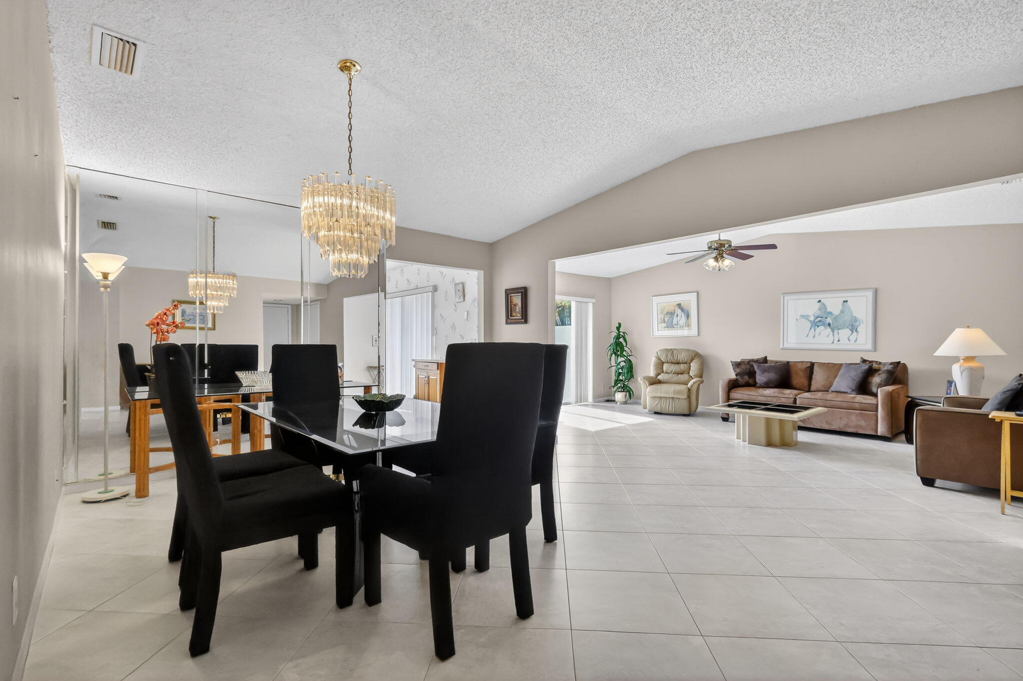 LAS VERDES (KINGS POINT 8) - Residential