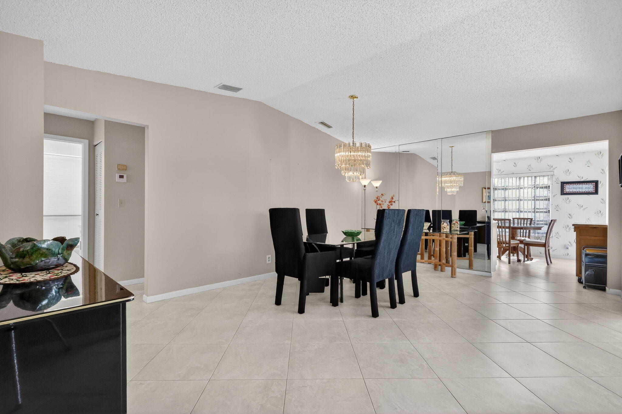 LAS VERDES (KINGS POINT 8) - Residential