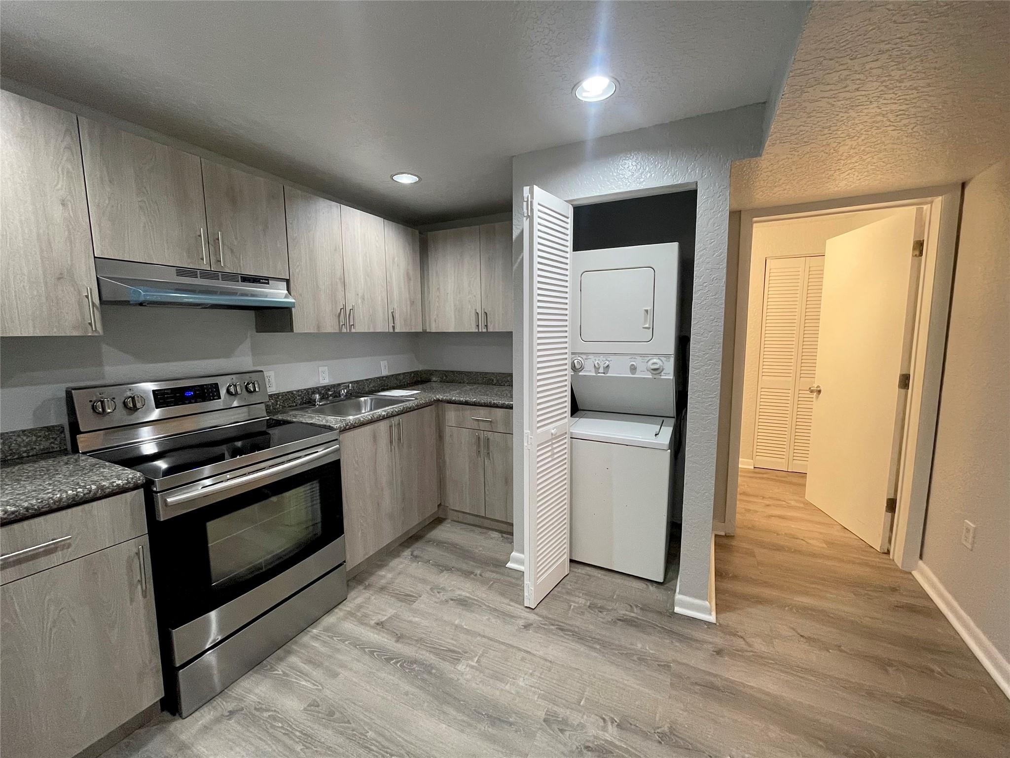 Waverly Place 2-19 D - Residential Lease