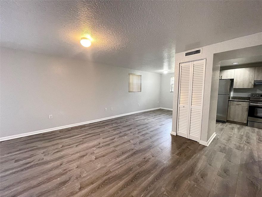 Welcome home to this bright and modern 2-bedroom, 1-bath unit in the sought-after Sailboat Bend neighborhood. Enjoy stylish granite countertops, in-unit washer & dryer, and water included in your rent!
You’ll love being just minutes from Downtown Fort Lauderdale, Las Olas Blvd, restaurants, and shops — all while living in a quiet, central location. Quick and easy application process with fast approval!