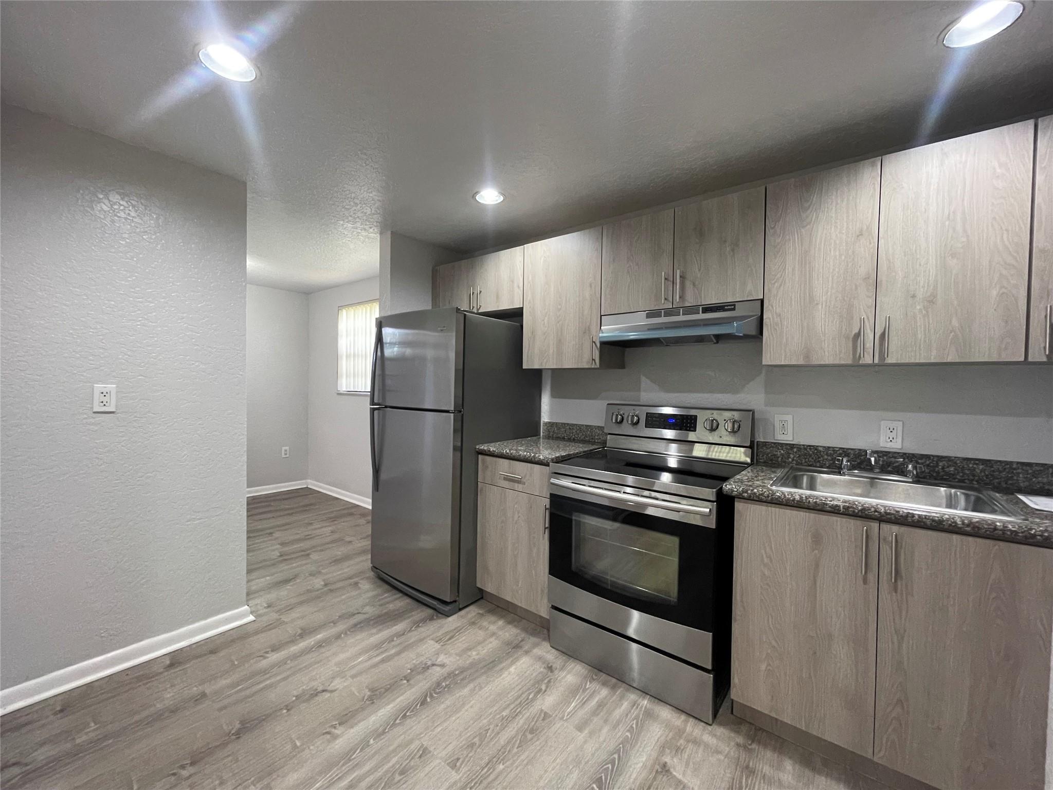 Waverly Place 2-19 D - Residential Lease