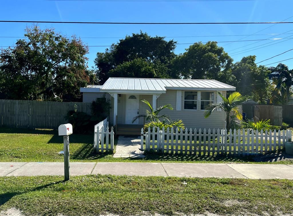 Photo of 3810 SE Salerno Road, Stuart, FL 34997 (MLS # R10763515)