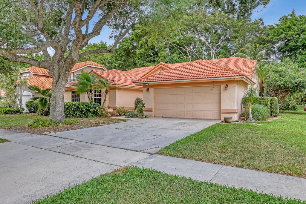 Photo of 6652 Hatteras Drive, Lake Worth, FL 33467 (MLS # R10987245)