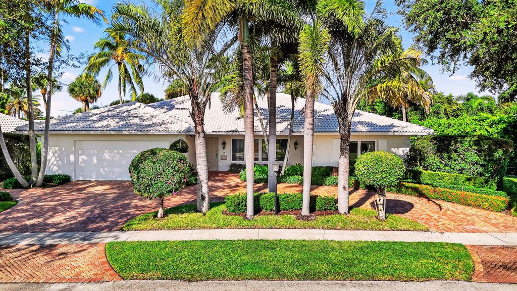 Photo of 933 SW Mulberry Way, Boca Raton, FL 33486 (MLS # R11131347)