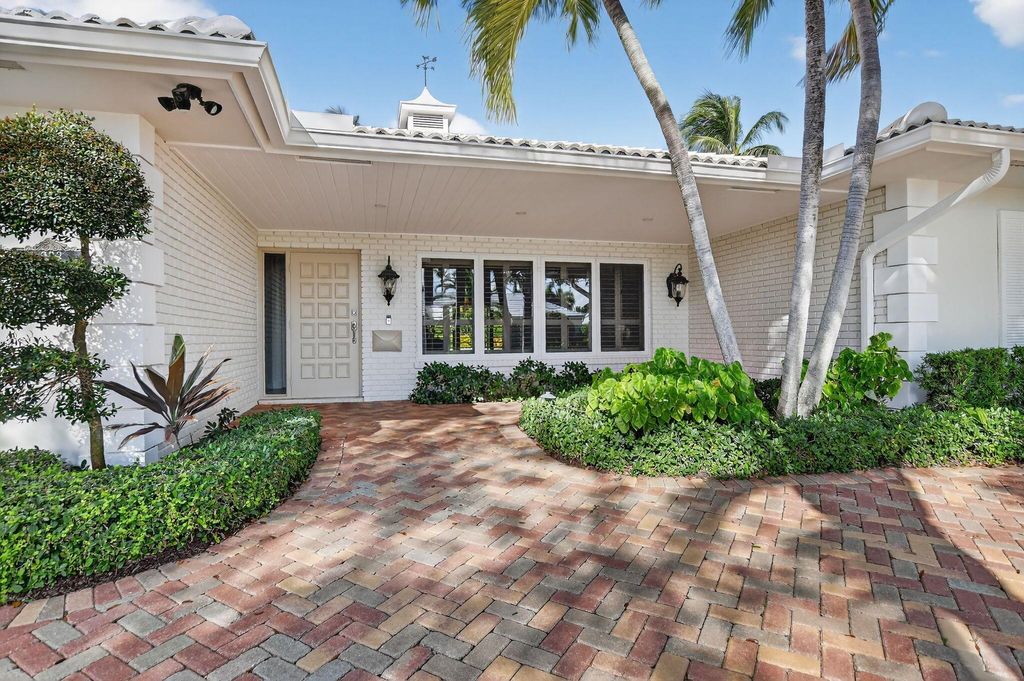 Photo of 933 SW Mulberry Way, Boca Raton, FL 33486 (MLS # R11131347)