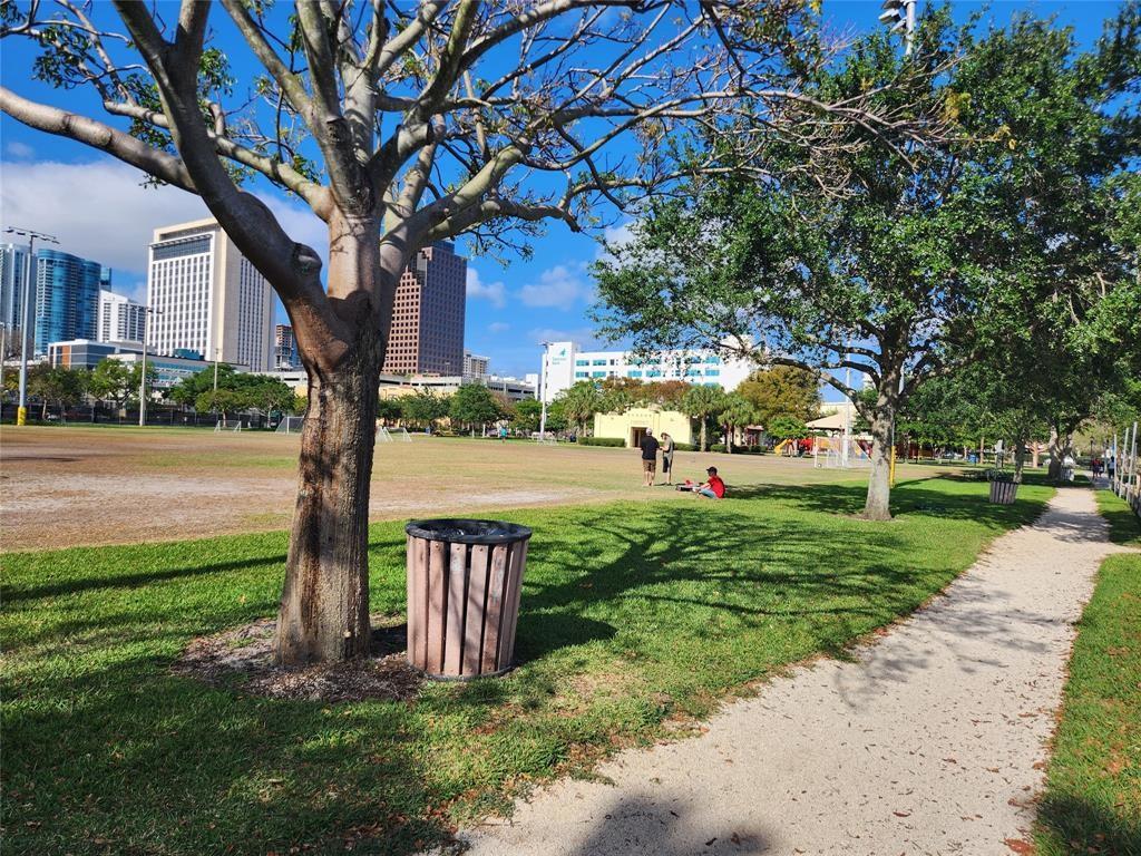 200 SW 9th St 1