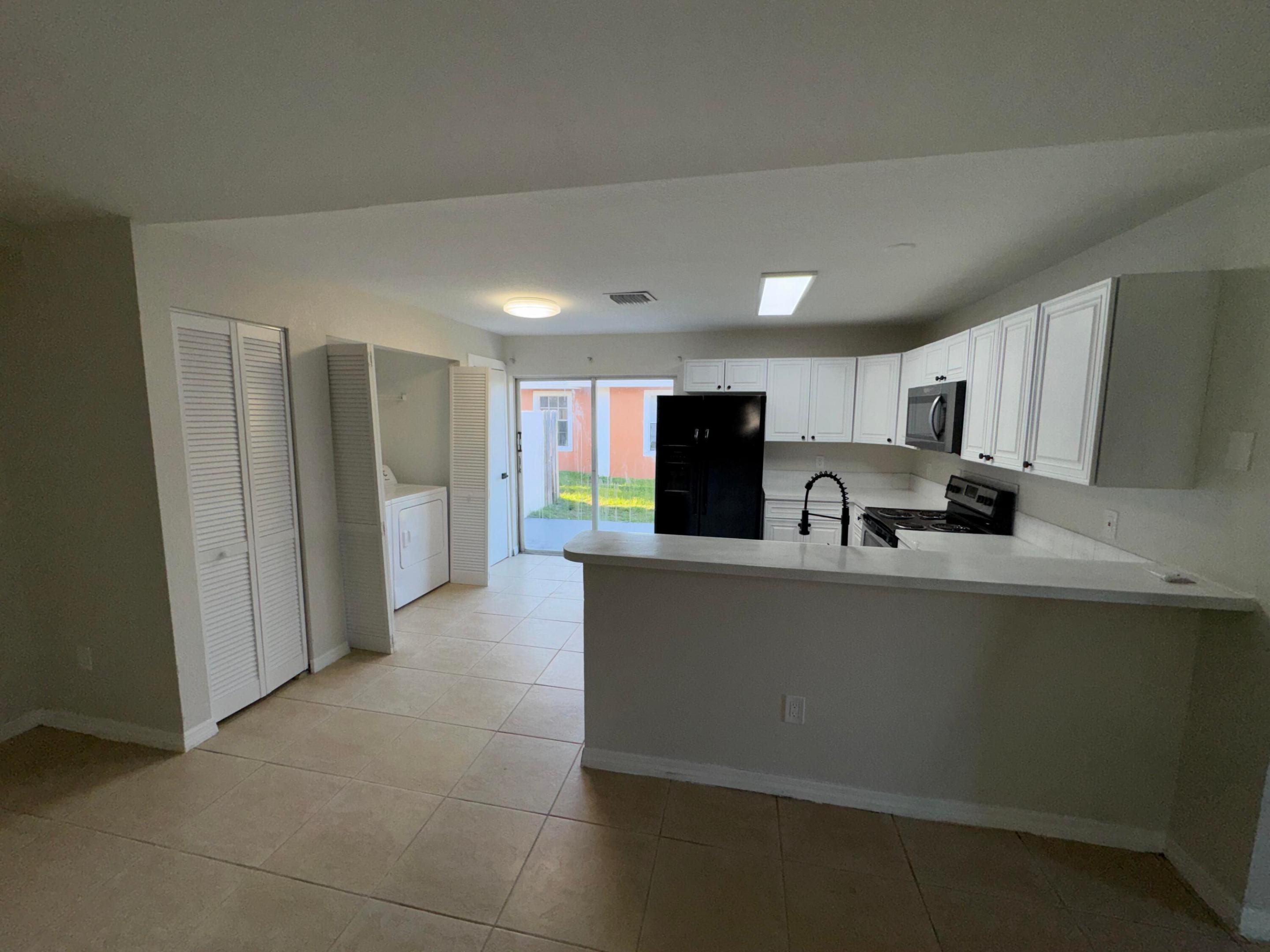 CONGRESS GROVES IN - Residential Lease