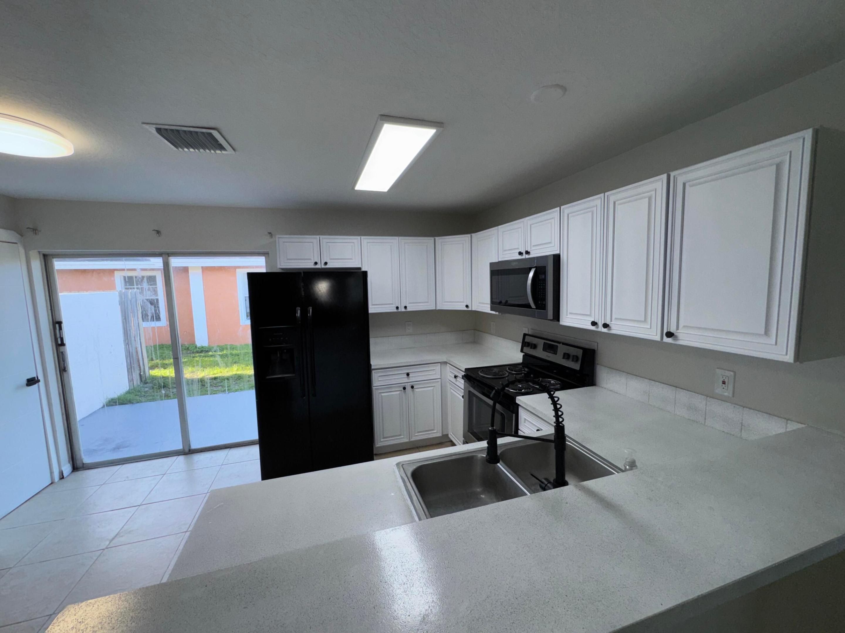 CONGRESS GROVES IN - Residential Lease